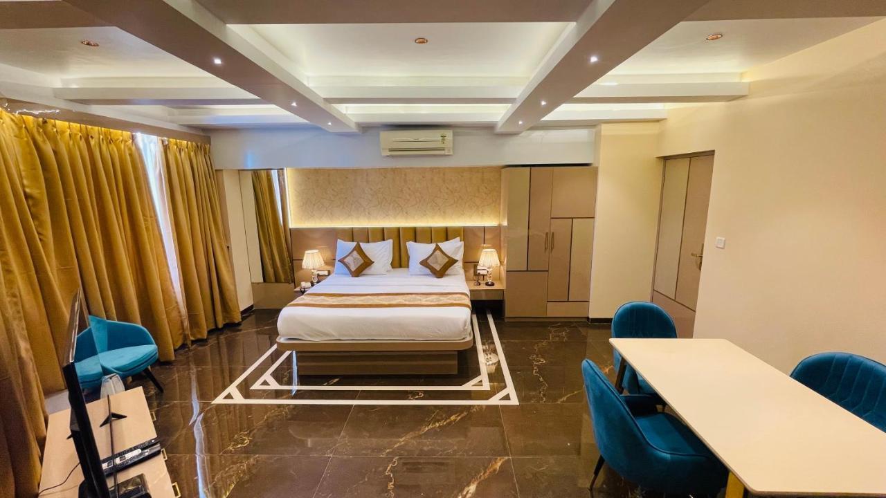 Home2 Renaissance Club Mumbai Exterior photo