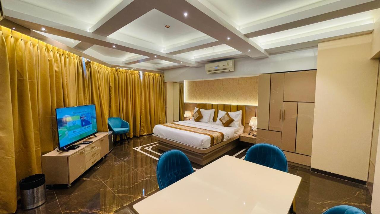 Home2 Renaissance Club Mumbai Exterior photo
