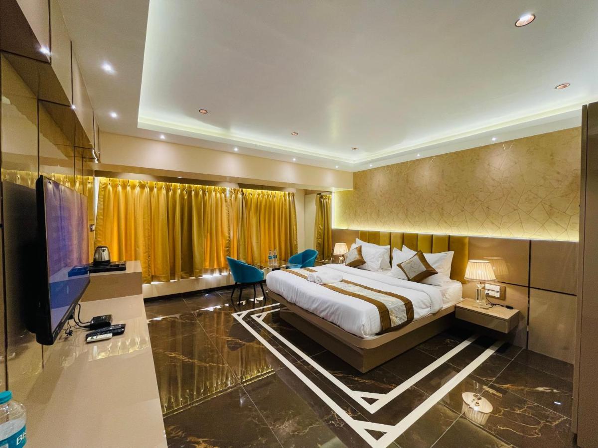 Home2 Renaissance Club Mumbai Exterior photo