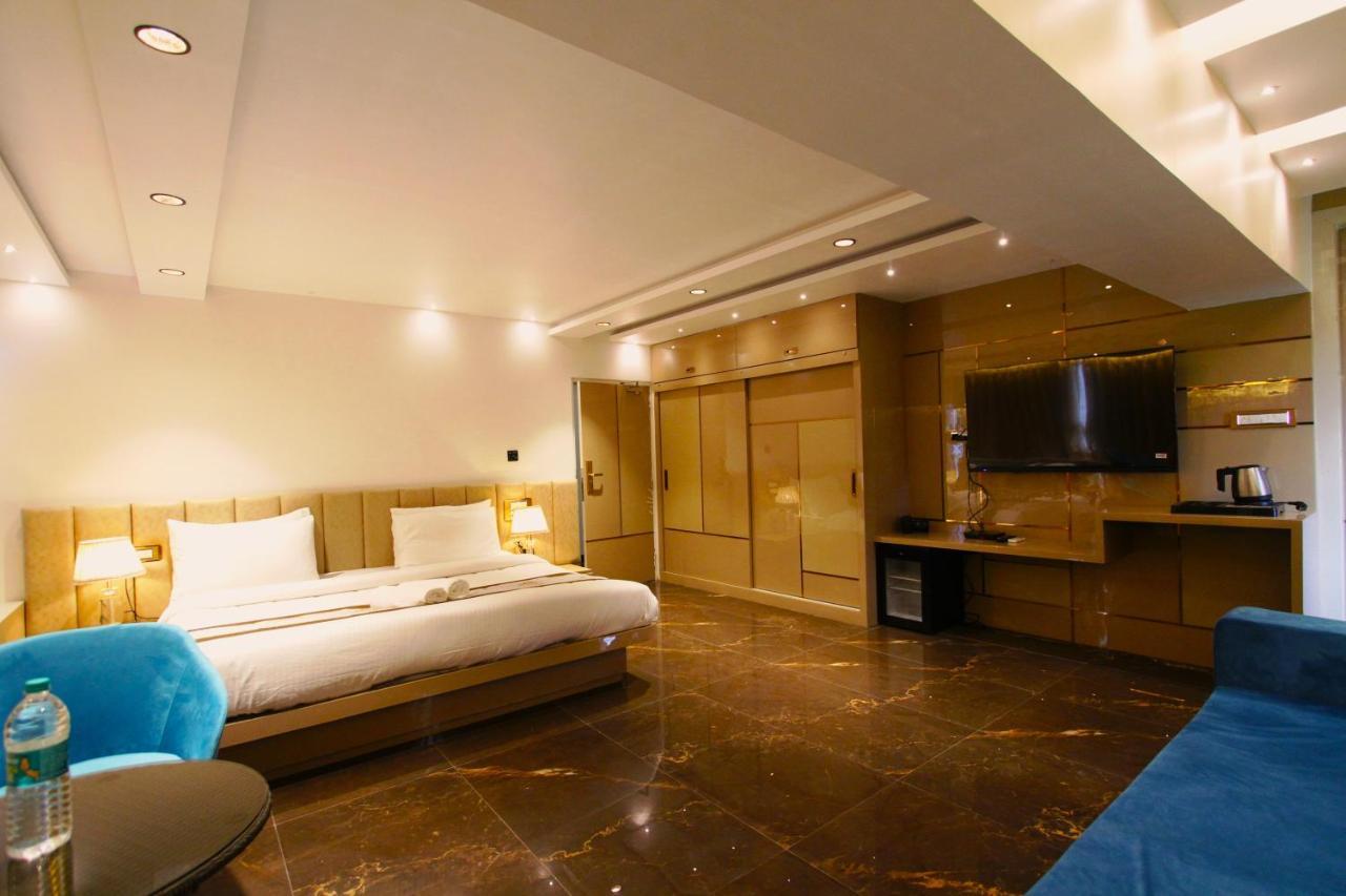 Home2 Renaissance Club Mumbai Exterior photo