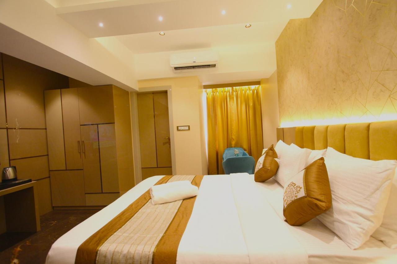 Home2 Renaissance Club Mumbai Exterior photo