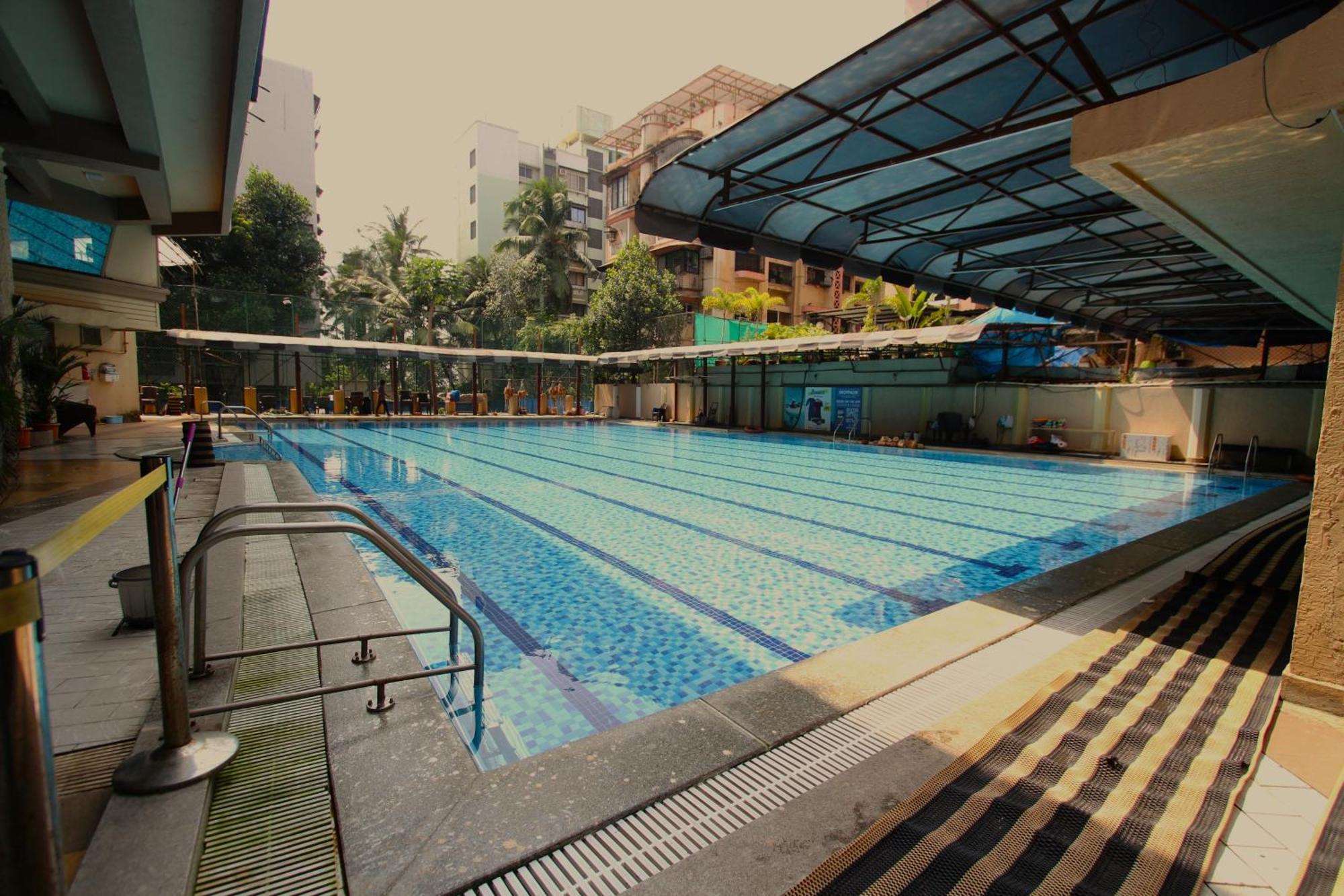 Home2 Renaissance Club Mumbai Exterior photo